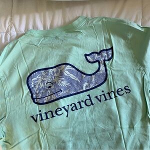 Vineyard Vines // mint whale tee S